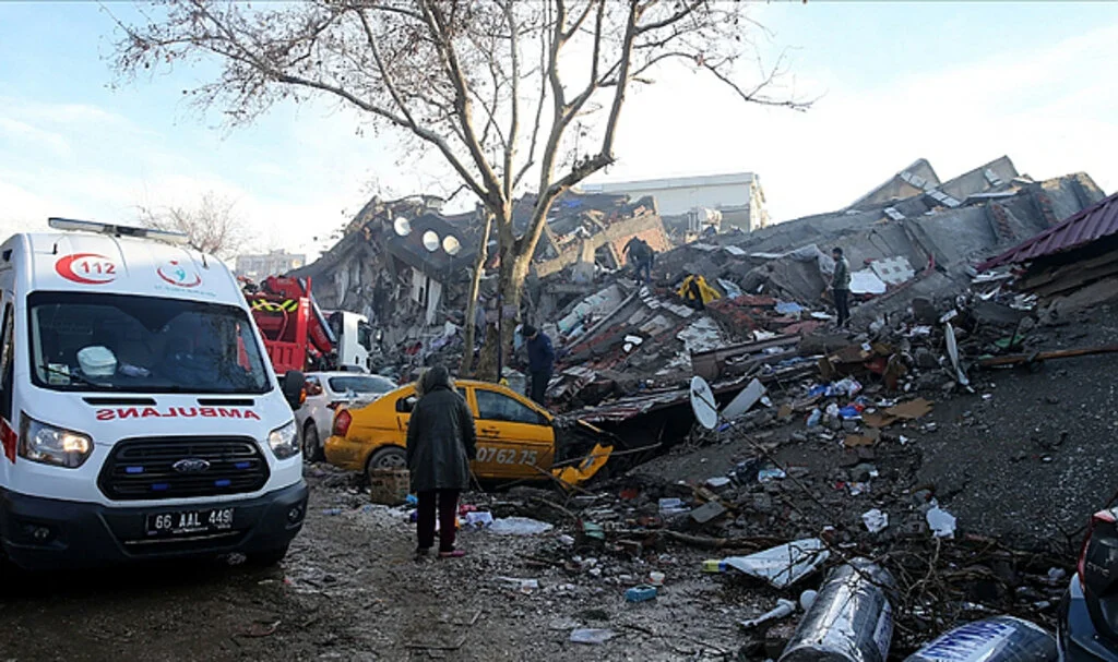 Sağlık Bakanı Koca'dan Depremde Seferber Olan Sağlık Çalışanlarına Teşekkür