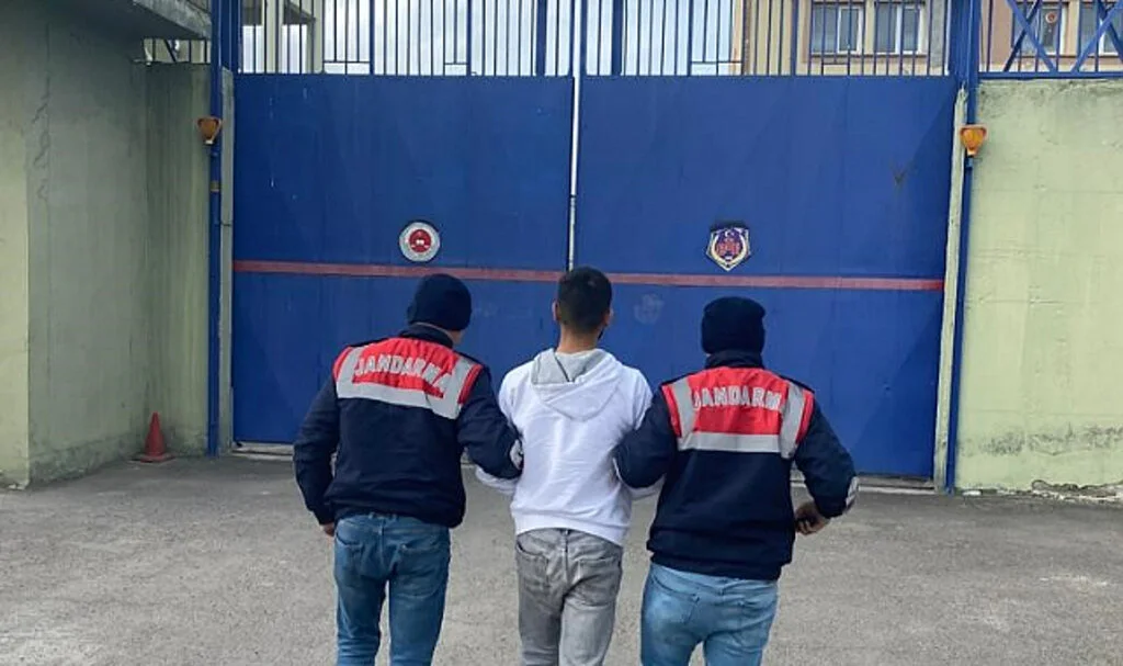 Sahte Jandarmayı, Gerçeği Yakaladı 