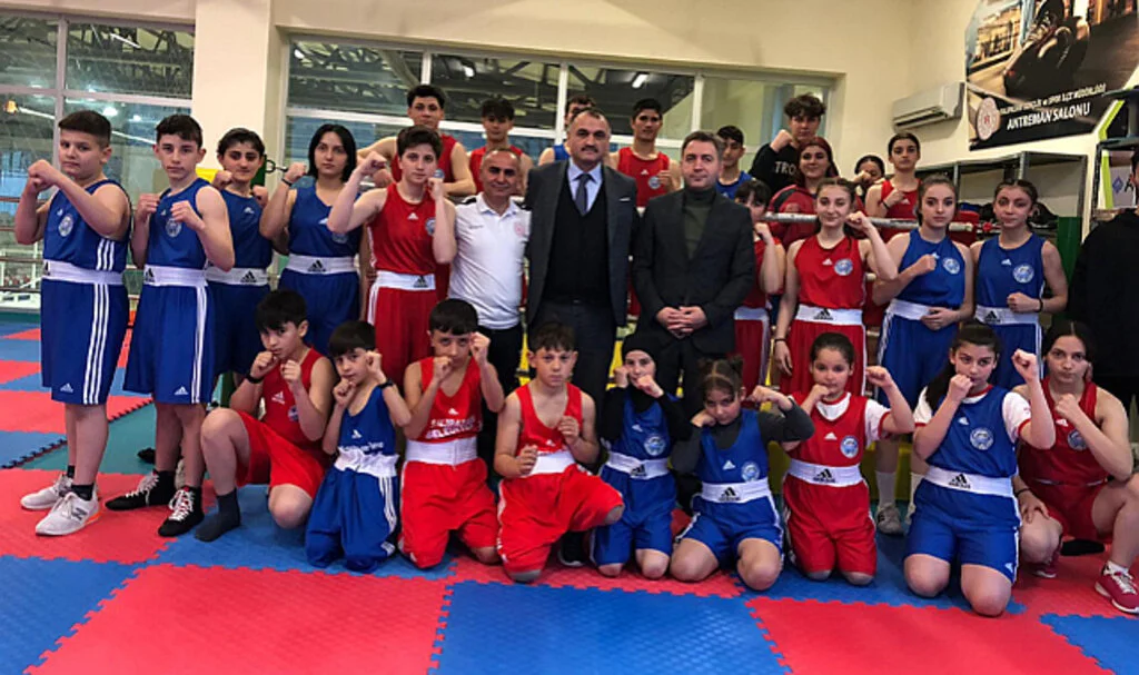 Salıpazarı Belediye Başkanı Akgül, Boksörlerle Bir Araya Geldi