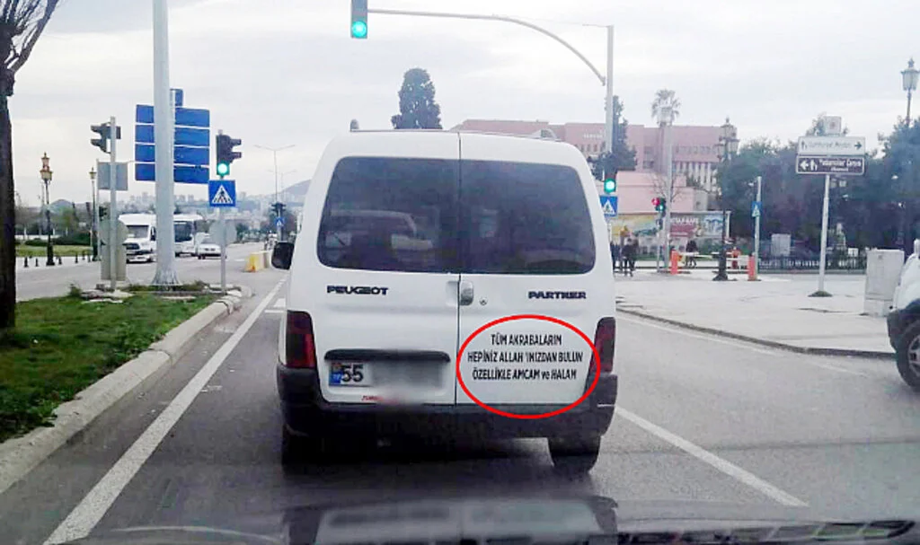 Samsun'da Akrabalarına Olan Öfkesini, Arabanın Arkasına Yazdı