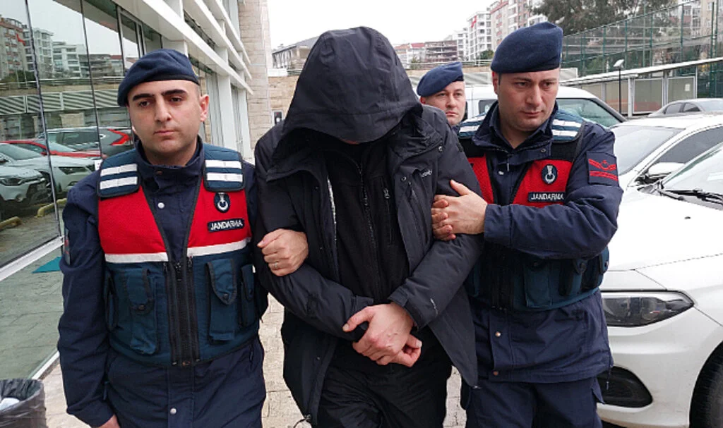 Samsun'da Arasında Suikast Silahının'da Bulunduğu Çok Sayıda Silahla Yakalanan Şahıs Tutuklandı