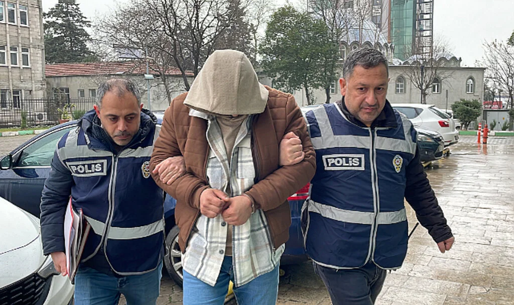 Samsun'da Depremzede Ailenin Evinden Hırsızlık Yaptığı İddia Edilen Zanlı Yakalandı