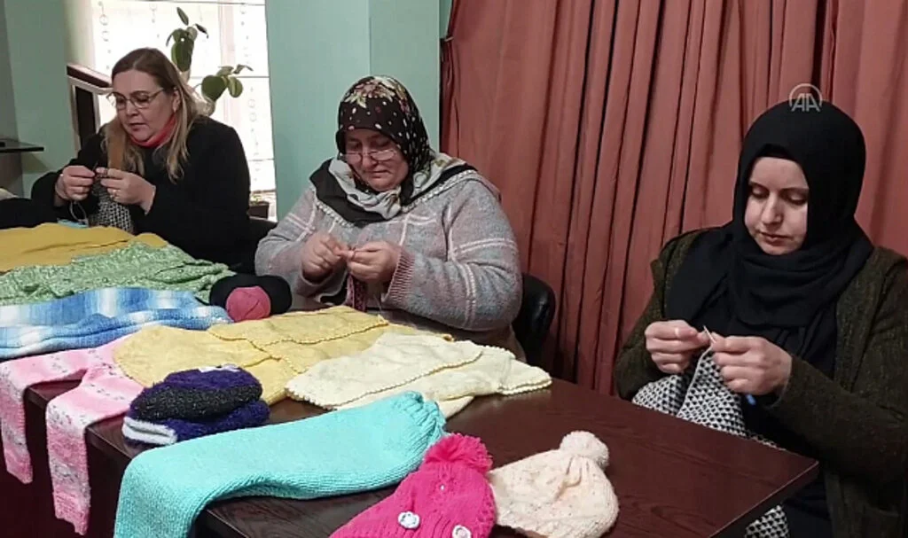 Samsun'da Gazi ve Şehit Yakınları Depremzedelere Giyecek Hazırlıyor