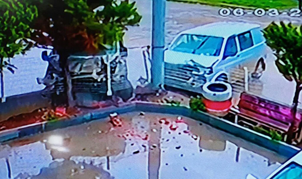 Samsun'da İki Aracın Karıştığı Kaza Kamerada: 1'i Ağır 2 Yaralı