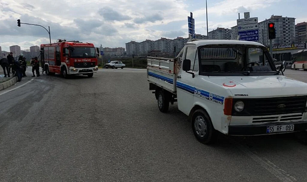 Samsun'da Kamyonet Kaldırıma Çarptı: 2 Yaralı