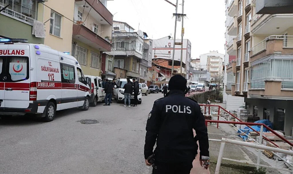 Samsun'da Kendini Pompalı Tüfekle Eve Kilitleyen Şahıs Polisi Alarma Geçirdi
