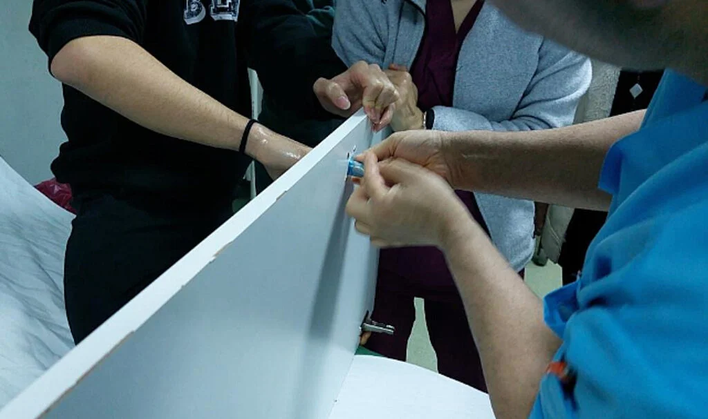 Samsun'da Lise Öğrencisi Parmağının Sıkıştığı Dolap Kapağıyla Hastaneye Kaldırıldı