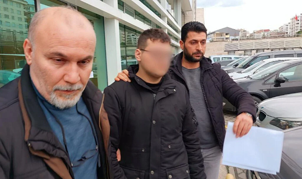 Samsun'da Okulda Annesini Öldüren Çocuğun Yargılanmasına Başlandı: 39 Yıla Kadar Hapis İstemi