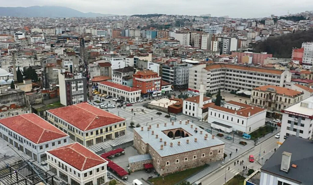Samsun'da Saathane Meydanı Aslına Dönüyor