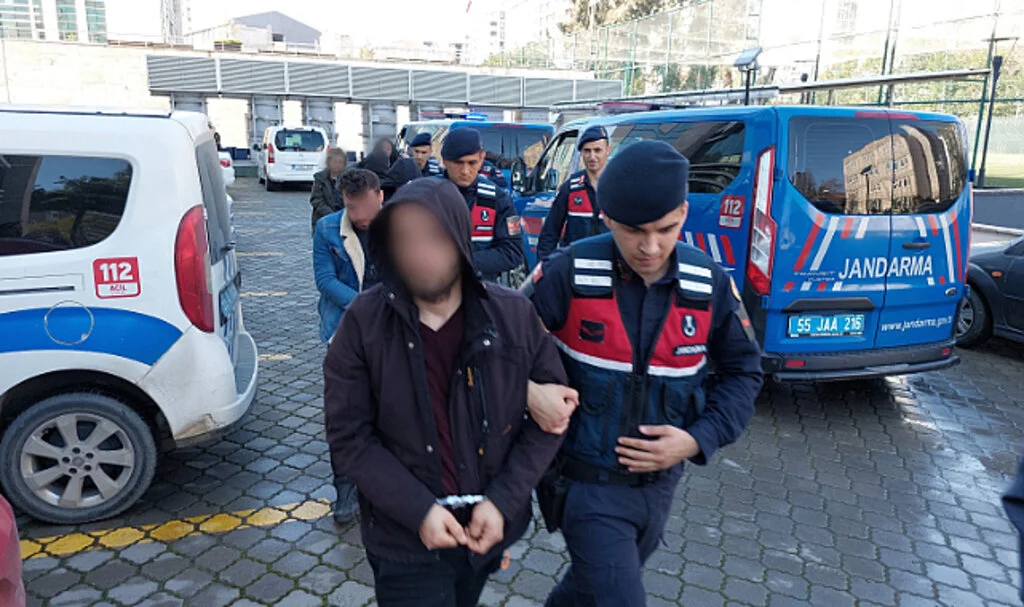  Samsun'da Uyuşturucu Ticaretinden 5 Kişi Adliyeye Sevk Edildi