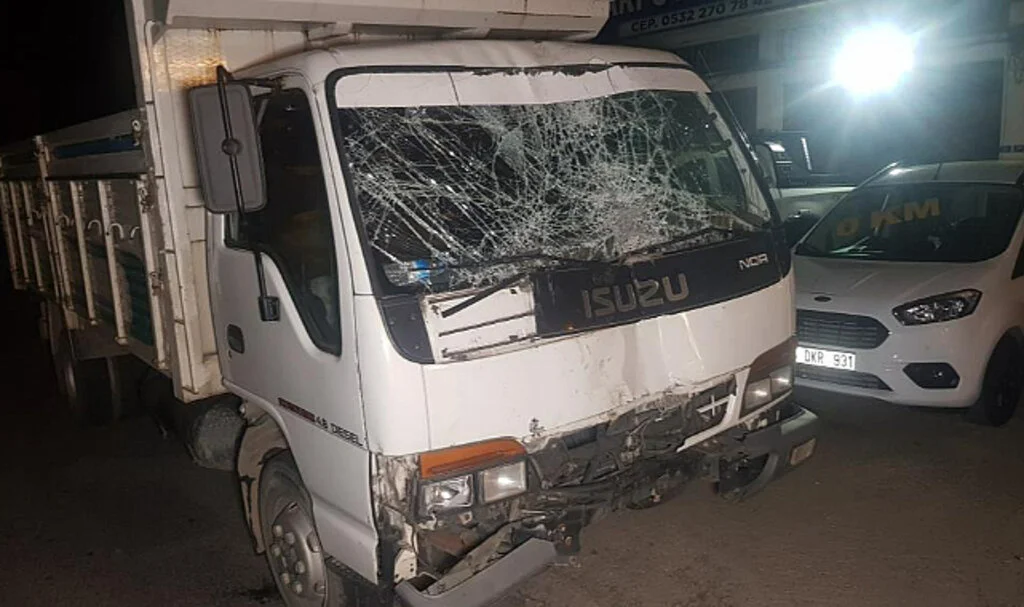 Samsun’da Uyuyan Sürücü Direğe Çarptı