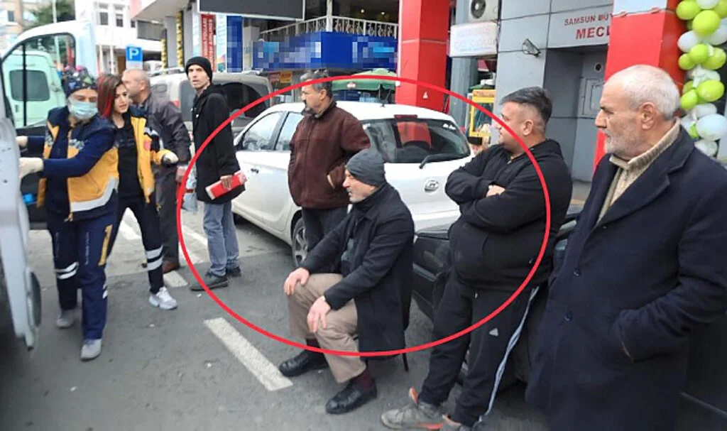 Samsun'da Yolun Karşısına Geçerken Kamyonet Çarptı