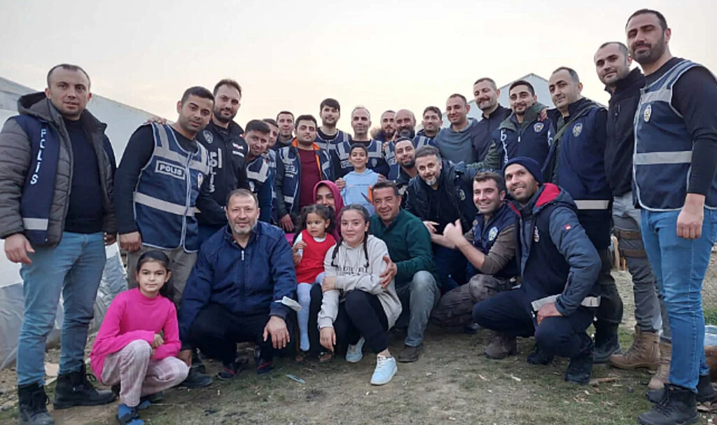 Samsun Polisinden  Doğum Günü Sürprizi 