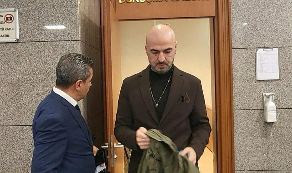 Şarkıcı Soner Sarıkabadayı'nın "Melodi Aşırdığı" İddiasıyla Yargılanmasına Devam Edildi