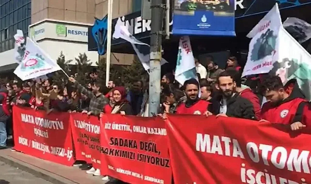Satera İşçilerinden Cengiz Holding Önünde Eylem