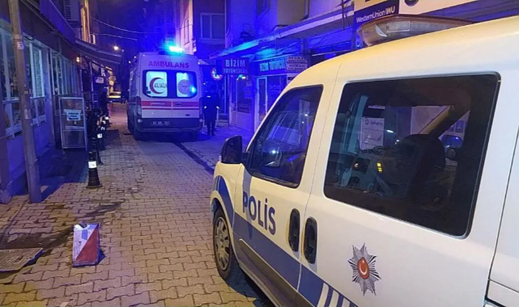 Sevgili Çiftin Kavgası Kanlı Bitti: Kadın, Sevgilisini Bıçaklayarak Öldürdü
