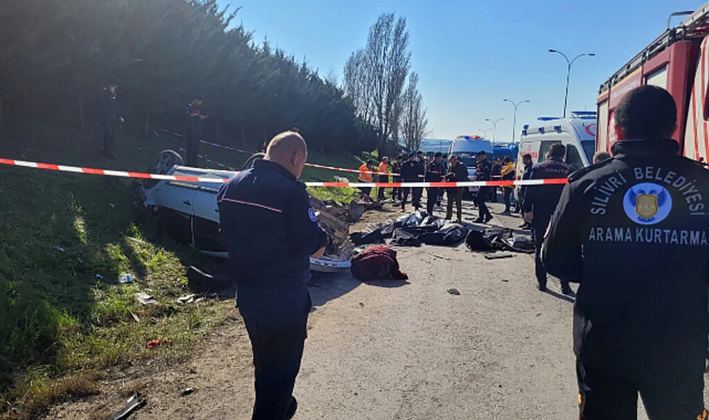 Silivri TEM Otoyolu'nda Feci Kaza: 6 Ölü, 3 Yaralı