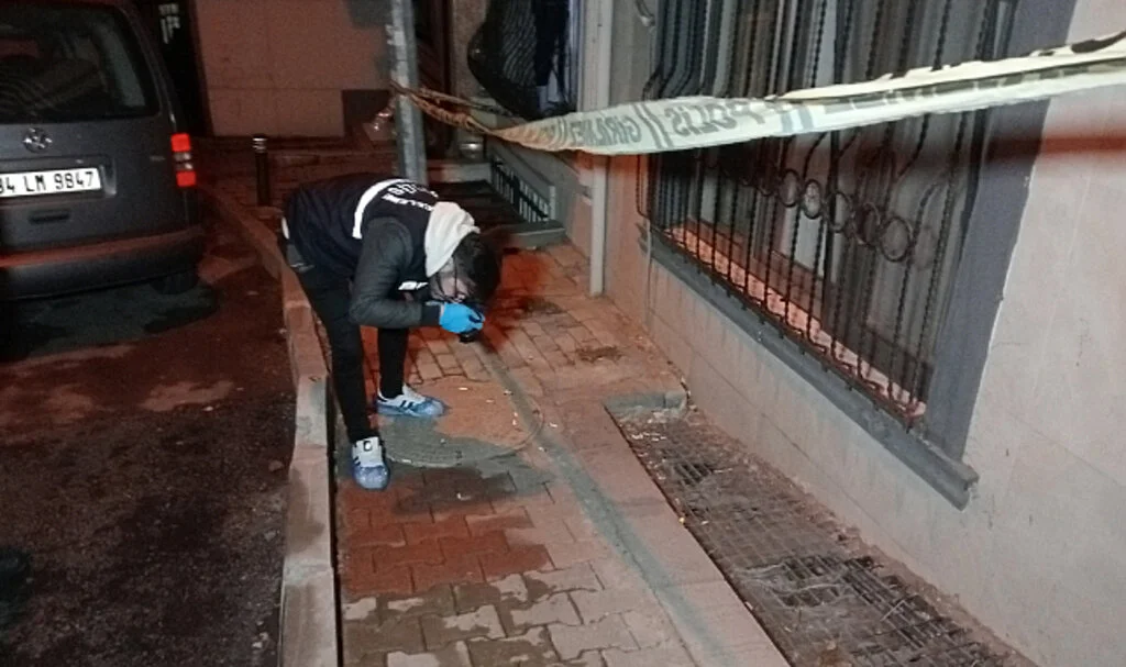 Şişli’de Husumetli Olduğu Akrabasının Evine Pencereden Ateş Etti: 1 Yaralı