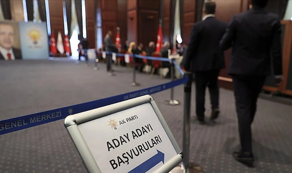Siyasi Parti Genel Merkezlerinde "Başvuru" Hareketliliği