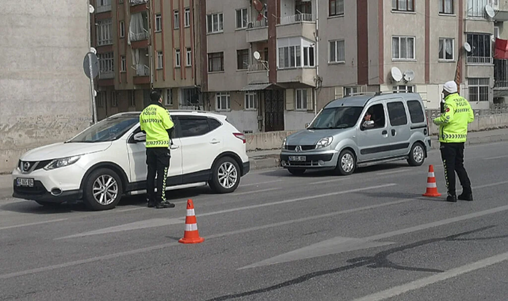 Sungurlu'da Polis Ekipleri Trafik Denetimi Yaptı 