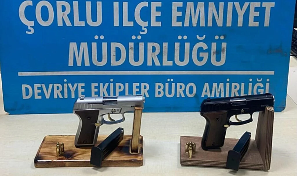 Şüpheli Araçta Ruhsatsız Tabancalar Ele Geçirildi: 3 Gözaltı