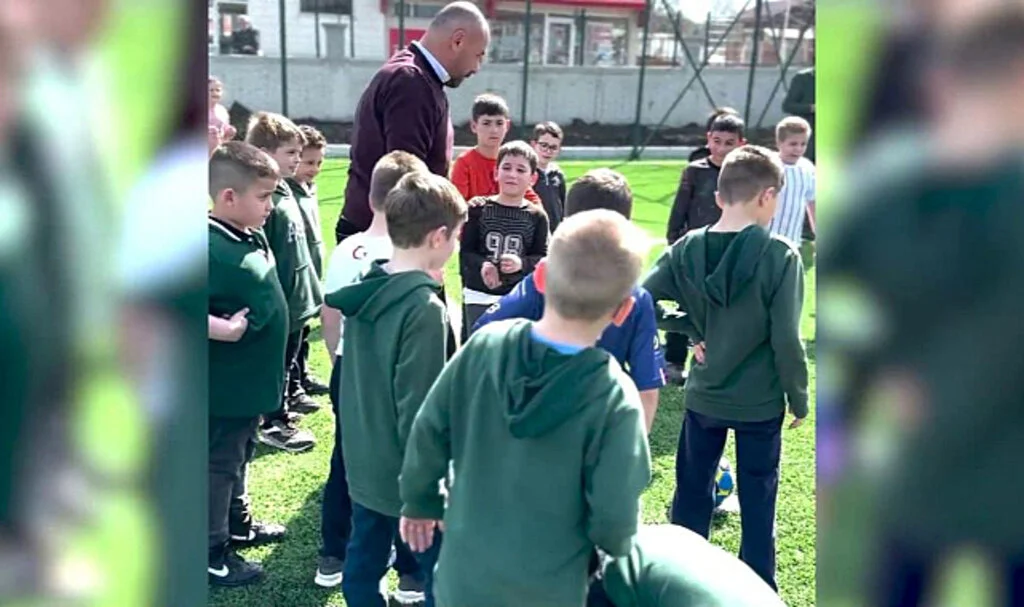 Tekkeköy’de Öğrencilere Futbol Eğitimi