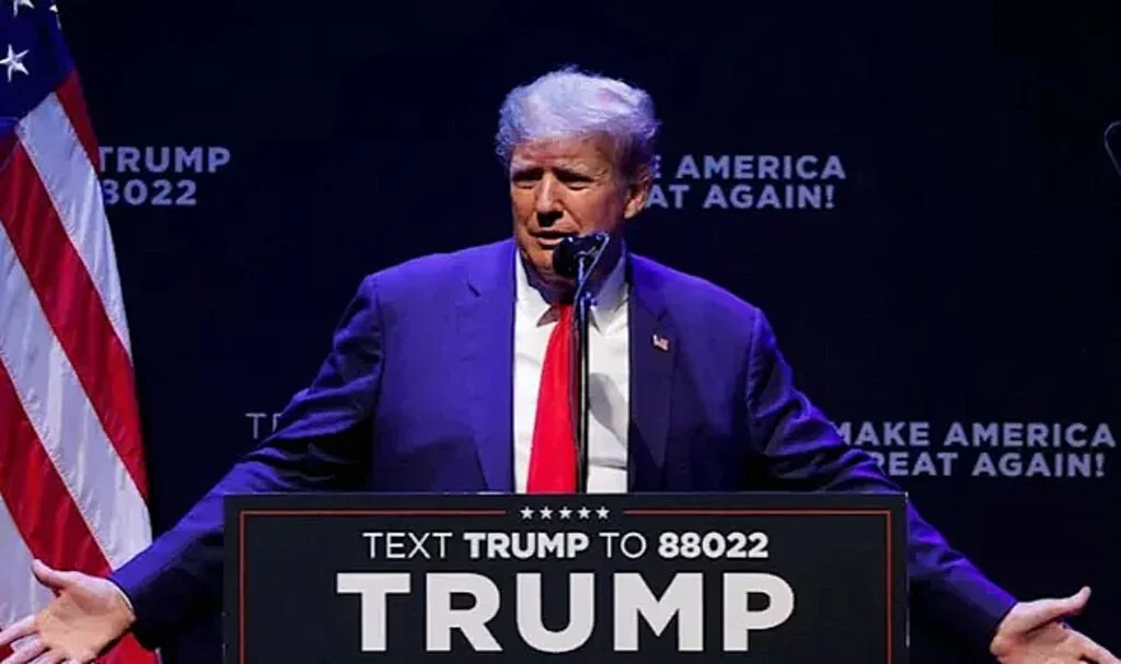 Trump’ın İsteği Kafaları Karıştırdı: Beni Kelepçelesinler