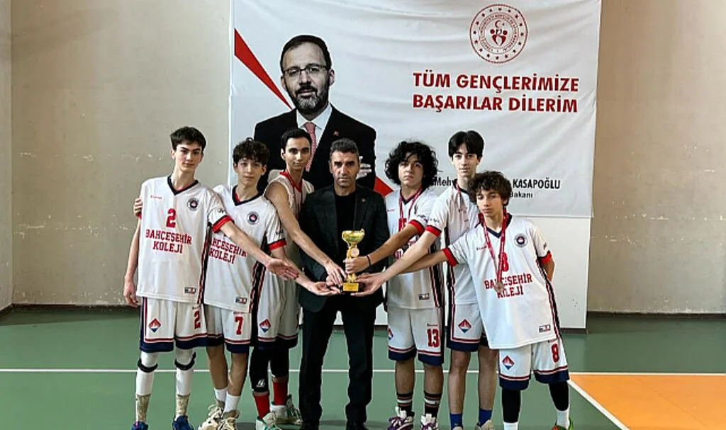 Yıldızlar Kupalarını Aldı