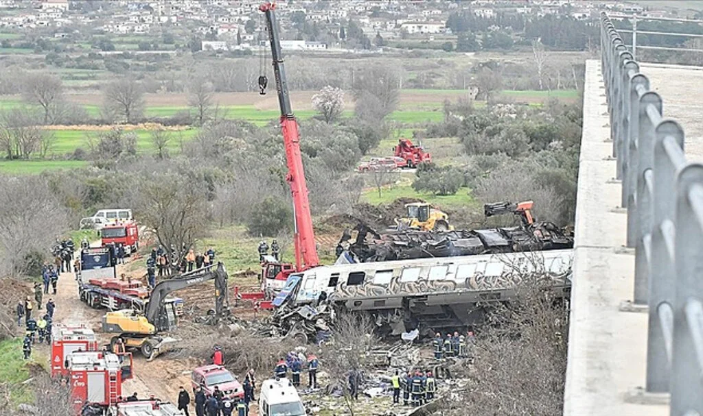 Yunanistan'da Tren Kazasında 32 Kişi Hayatını Kaybetti