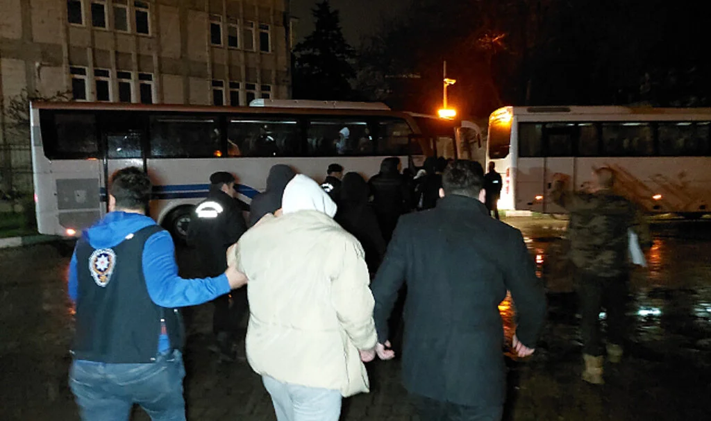 3,4 milyarlık yasa dışı bahis ve para aklama operasyonunda 21 kişi tutuklandı
