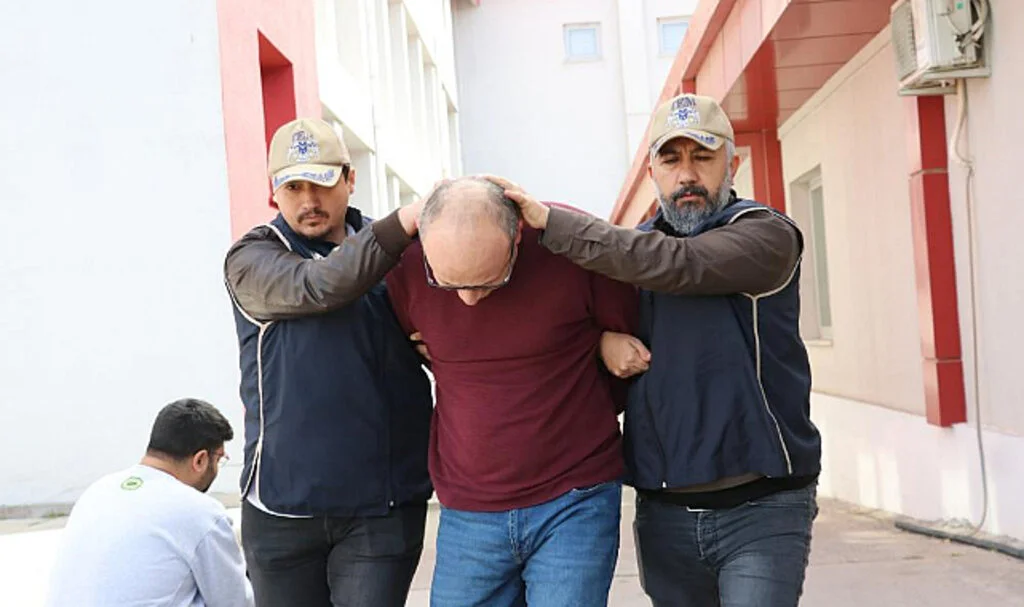 3 Yıldır Firar Olan FETÖ'cünün Saklandığı Yerden Servet Çıktı
