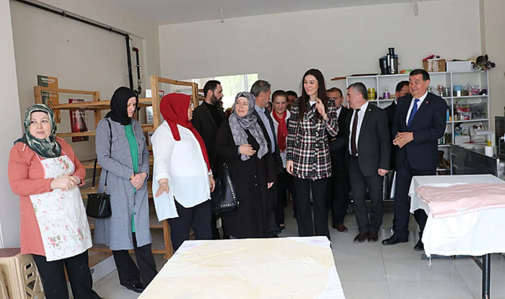AK Parti Genel Başkan Yardımcısı Karaaslan, Havza'da Partililerle Buluştu