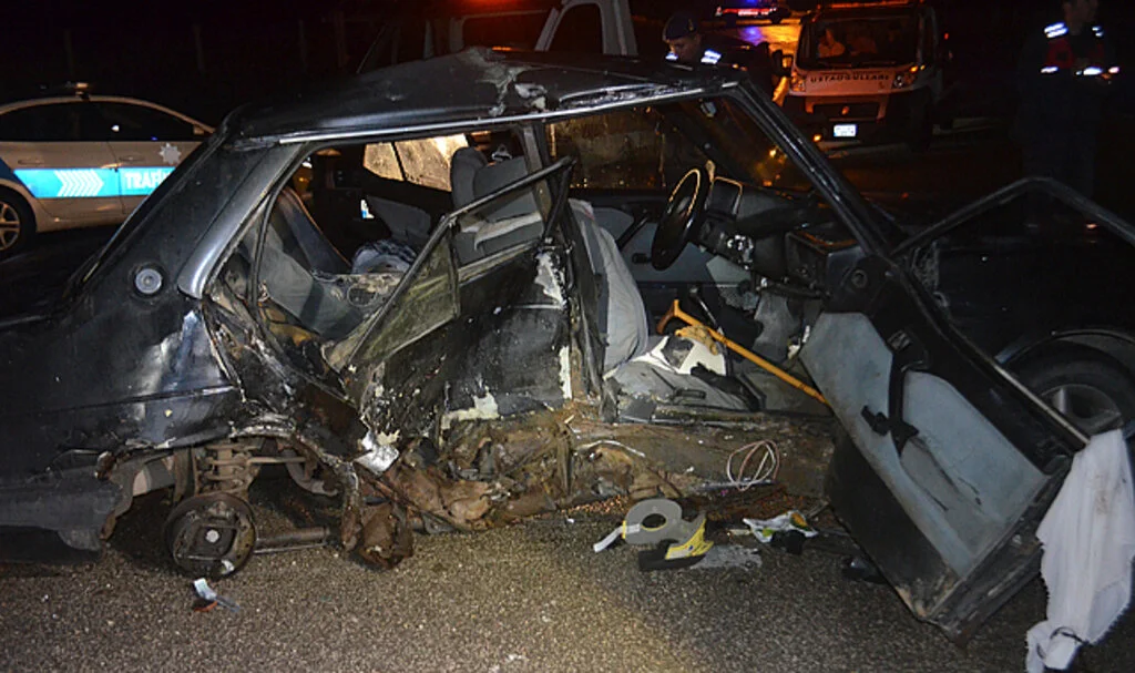 Amasya'da Üç Aracın Karıştığı Kazada 2 Kişi Öldü, 8 Kişi Yaralandı