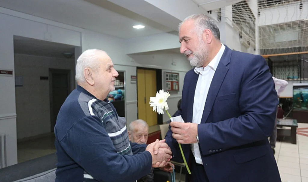 Başkan Sandıkçı: “Büyüklerimiz tecrübeleriyle hayatımıza önemli katkılar sunar”