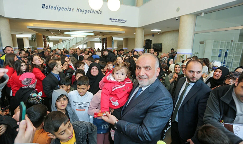 Başkan Sandıkçı: “Hemşehrilerimiz depremzedeler için canla başla çalıştı”