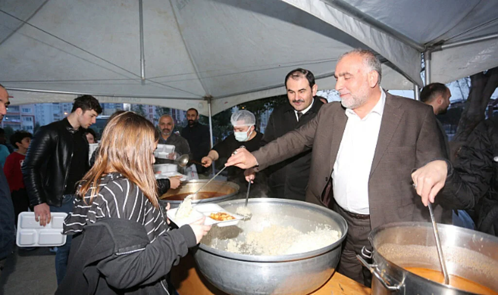 Canikli Öğrencilere Ramazan Hediyesi