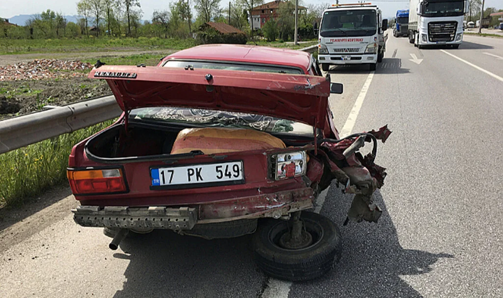 Çarşamba'da Otomobille Çarpışan Minibüsün Sürücüsü Yaralandı