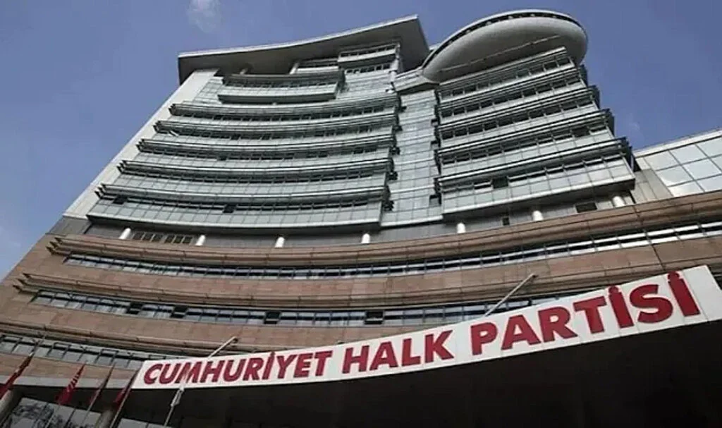 CHP’de Kapılar Ziyaretçilere Kapatılıyor
