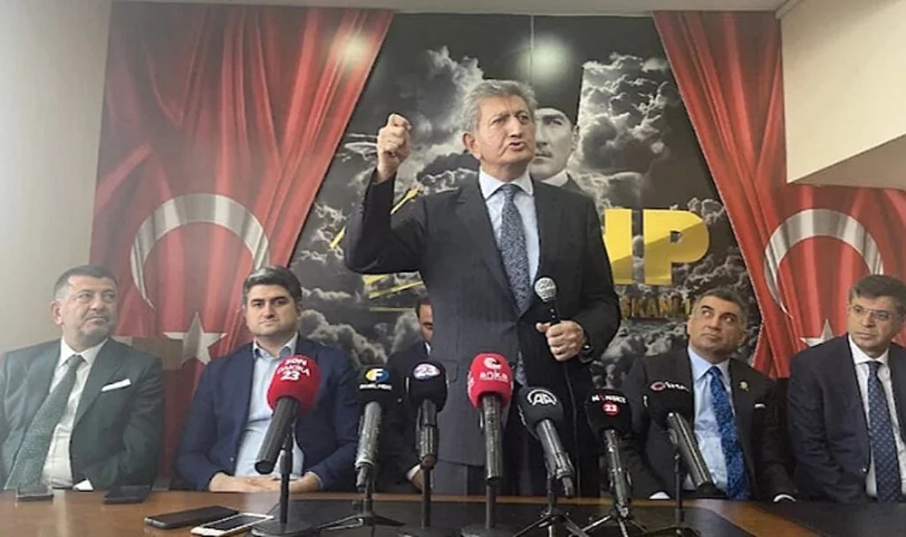 CHP’li Eski Vekil, Partisinin Lehine Adaylıktan Çekildi