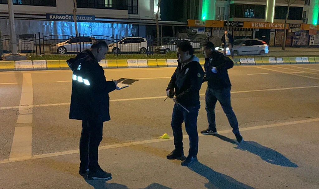 Çorum'da İki Ayrı Otomobilden Birbirlerine Ateş Açtılar