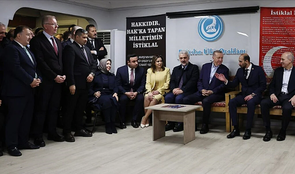 Cumhurbaşkanı Erdoğan, Bağcılar Ülkü Ocakları'nı Ziyaret Etti