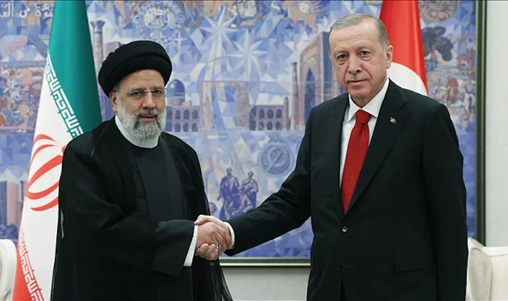 Cumhurbaşkanı Erdoğan, İran Cumhurbaşkanı Reisi ile Telefonda Görüştü