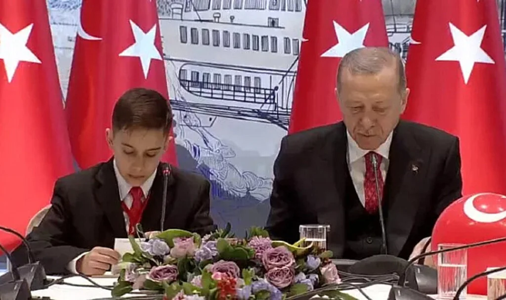  Depremzede çocuklar Dolmabahçe'de! Erdoğan ile sohbetleri dikkat çekti: 'Ben cumhurbaşkanı olsaydım...'