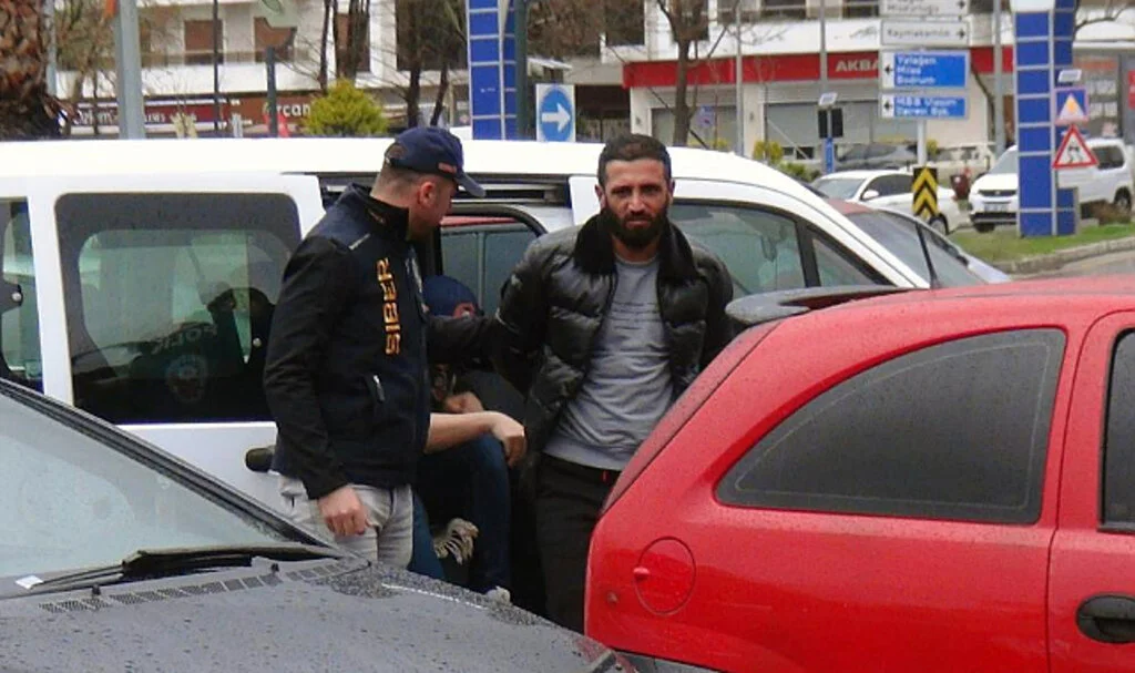 Depremzede Vatandaşları Dolandırdı