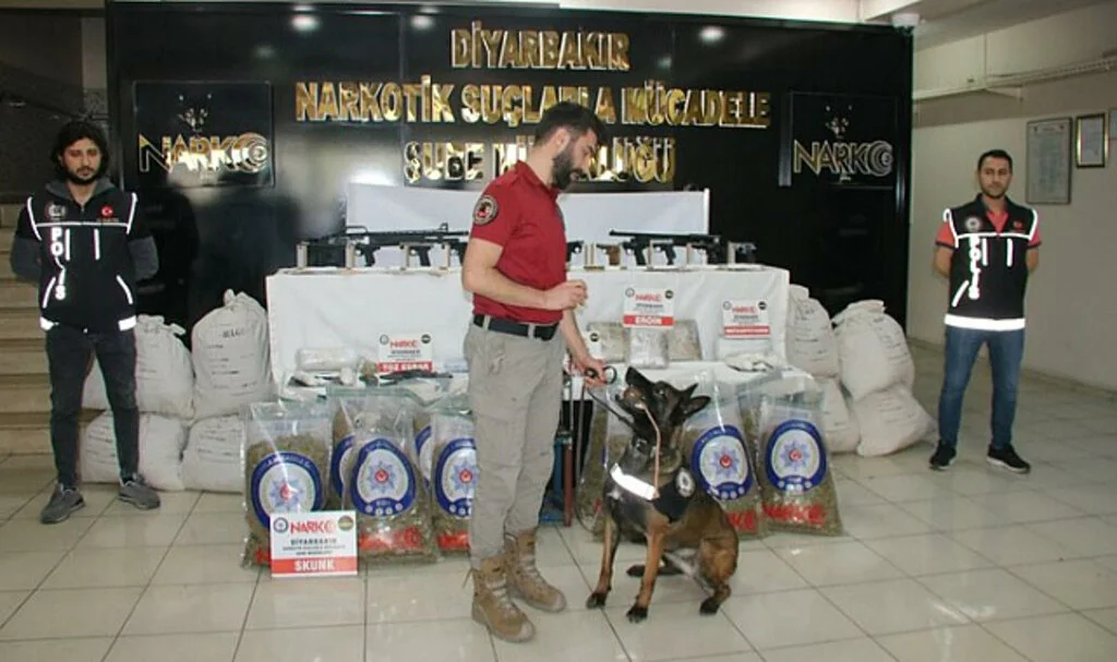 Diyarbakır Merkezli 8 İlde Uyuşturucu Operasyonu: 215 Gözaltı
