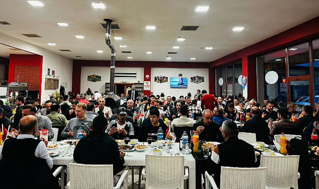 Dostları Buluşturan İftar 