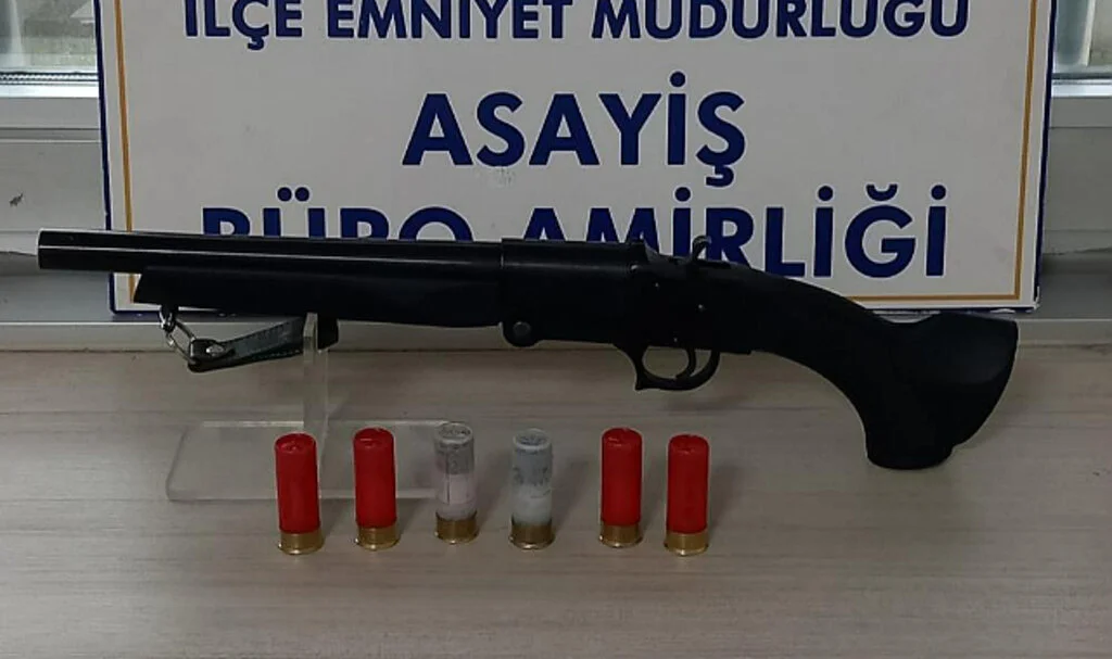 Düz Kontak Yaparak Çaldığı Otomobille Polise Yakalandı