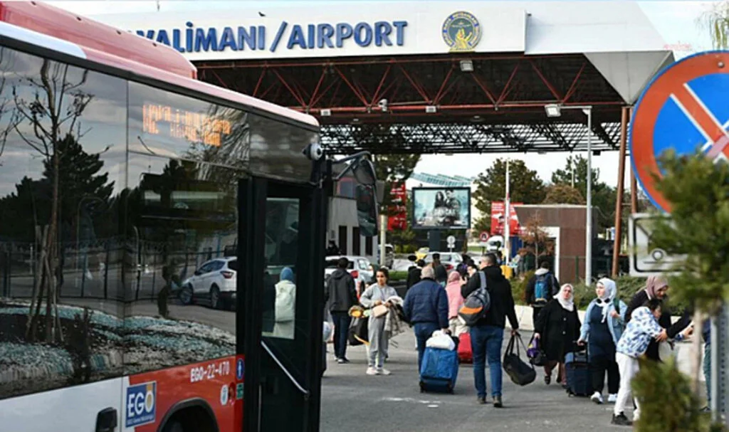 Esenboğa Havalimanı'nda Ulaşım Krizi: Ankara Büyükşehir Belediye Otobüslerine İçeri Giriş Yasağı