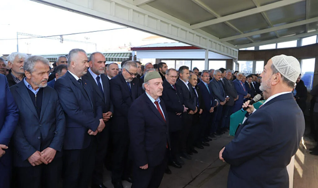 Eski Bakan Kılıç'ın Anne Acısı