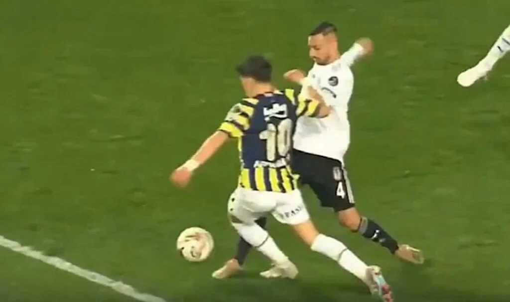 Fenerbahçe Beşiktaş derbisinde penaltı tartışması!